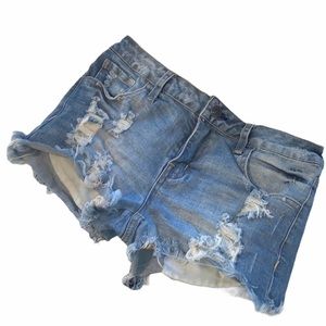 🔥JORDANN distressed jean shorts!
